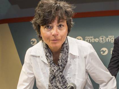 Cosenza, contestato il ministro Carrozza. Sassi contro l'automobile