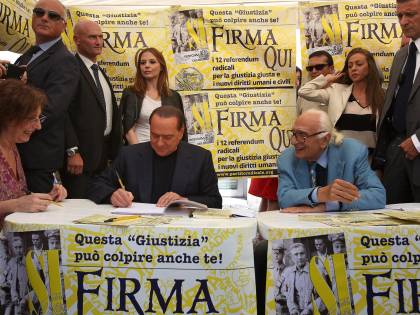 Berlusconi: "Il governo deve continuare"