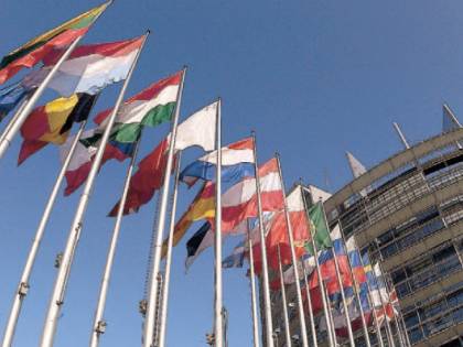 L'italiano vince in Europa: no ai bandi discriminatori