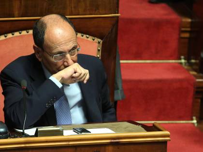 Il gran rifiuto di Schifani: niente firma per il Cav