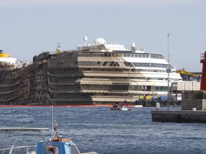 Costa Concordia: i resti trovati ieri di origine animale, non umana