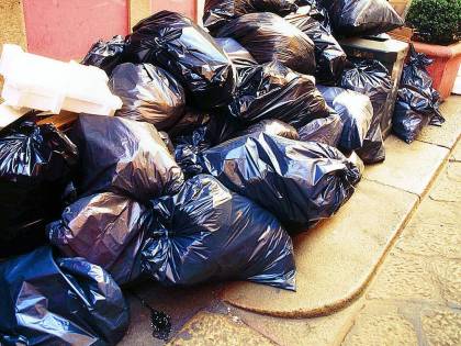 Caos di regole e moduli I rifiuti sono un rebus (anche per il Comune)