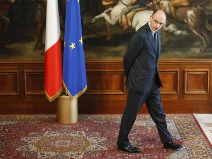 Il premier si sente in trappola e scarica il flop su Berlusconi