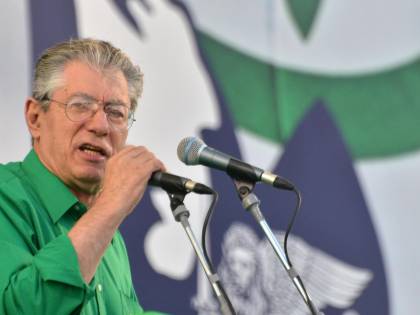 Chiesto rinvio a processo per Bossi e i suoi figli