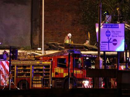 Glasgow, elicottero della polizia precipita su un pub
