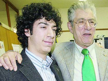 Bossi ingannato dal Trota sulla falsa laurea in Albania