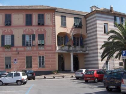 Cittadini contro Tares: occupato pacificamente il municipio di Rapallo