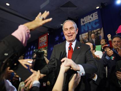 Usa, Bloomberg compra gli spazi pubblicitari e i Democratici temono la sua candidatura