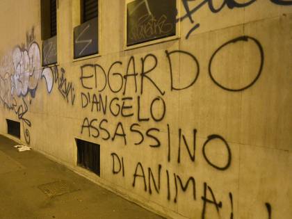 Minacce con nomi, indirizzi e foto per 4 ricercatori