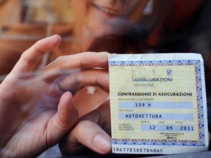 Polizze auto, tutti i trucchi per sopravvivere a truffe online e fregature