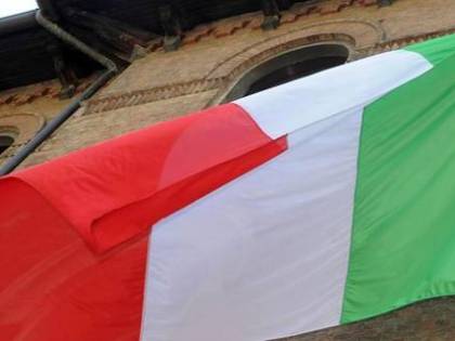 Pisapia spende 200.000 euro per sostituire le bandiere di Milano