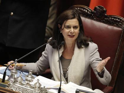 L'ultima crociata femminista della Boldrini: vuole insegnare a scrivere ai giornalisti