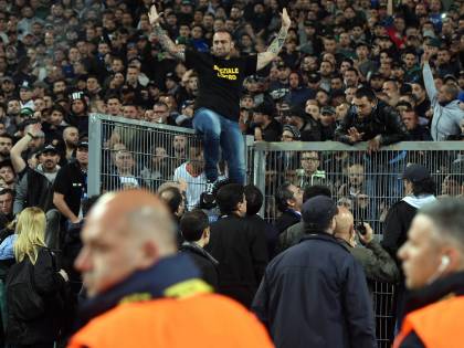 Coppa Italia, spari e tafferugli Un tifoso in pericolo di vita
