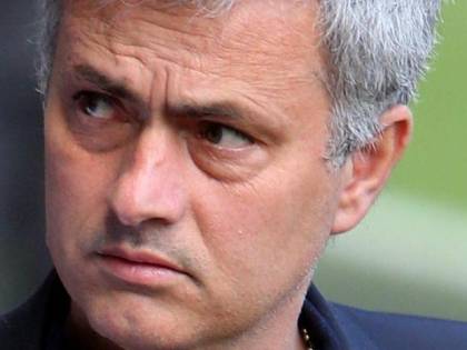 Mourinho contro Benitez: "Sua moglie parla di me? Pensasse alla pancia del marito"
