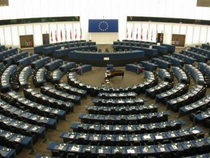 Ecco l'ultimo psicodramma grillino: non sanno dove sedersi a Bruxelles