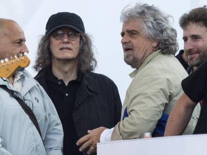 Muore Casaleggio, Grillo annulla lo spettacolo di stasera