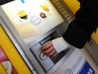 Il caffè della macchinetta non conosce crisi