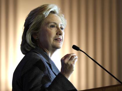 Hillary decide di parlare chiaro: "Contro i cristiani c'è un genocidio"