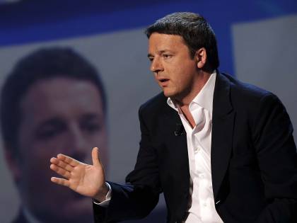 Pd, 14 senatori si autosospendono. Renzi insiste: "Non lascio il Paese a Mineo"