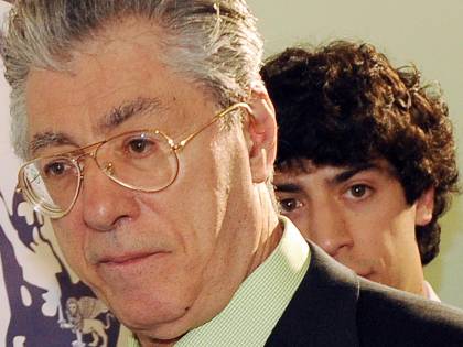 Lega, procura Milano chiede processo per Bossi