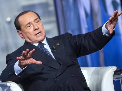 Vietato parlare dei giudici. Berlusconi richiamato per le frasi dette a Napoli