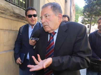 Compravendita senatori, Prodi spegne la polemica: "Non sapevo nulla"