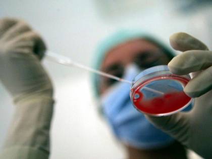Embrioni congelati 19 anni fa: sì all'impianto post mortem
