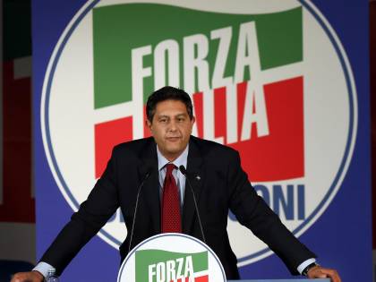 Toti avverte Salvini: "Da solo non governa". E poi bacchetta Fitto
