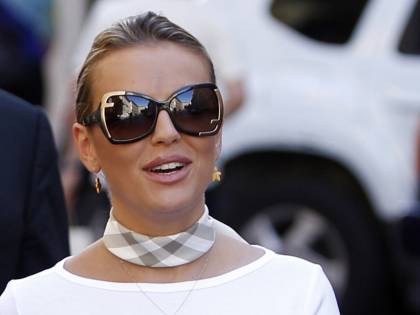 Pascale va in vacanza: "Ma Silvio non può lasciare Arcore"