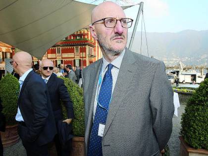 Alitalia, dopo 11 anni privati il governo torna alle nomine
