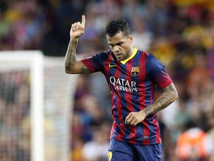La Juve va, ma guarda a destra Seguiti Dani Alves e Abate