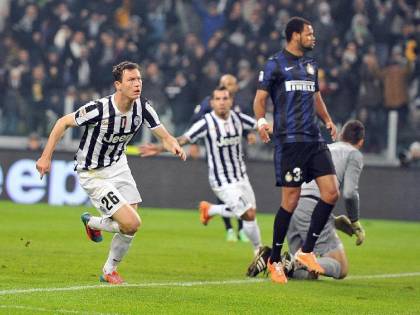 Inter: sgambetto alla Juve, tentativo per Lichtsteiner a scadenza