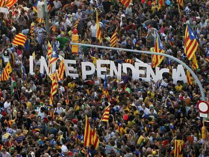 Catalogna ai secessionisti. Parte la sfida dell'indipendenza. Ma il cammino è pieno di ostacoli