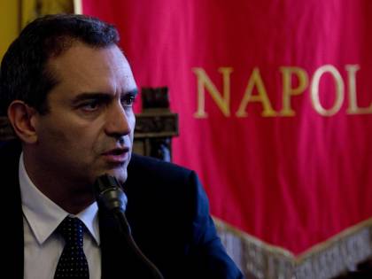 Assunzioni sotto l'albero: l'infornata di De Magistris