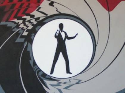 Finto agente segreto inganna una donna per settimane