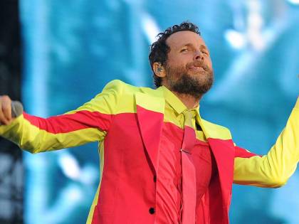 Jovanotti a gamba tesa contro Landini e Salvini