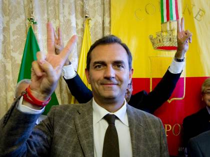 Tribunale di Napoli: "No alla sospensione di De Magistris"