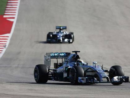 Gp Russia: Rosberg in pole, quarto Vettel