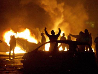 Francia, dai servizi ai ministri: "Il Paese ora è fuori controllo"
