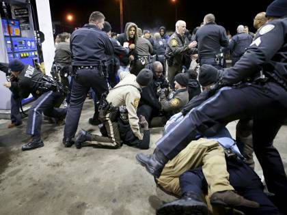 Usa, la polizia uccide un 18enne nero nel Missouri