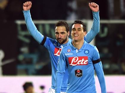 Higuain è l'oro di Napoli: due gol per restare terzi