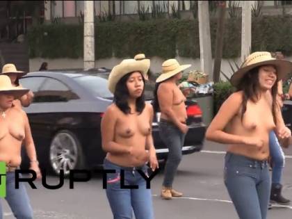 Città del Messico, la rivoluzione si fa in topless