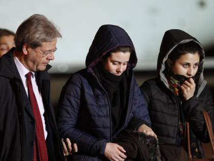 L'arrivo a Ciampino di Greta e Vanessa