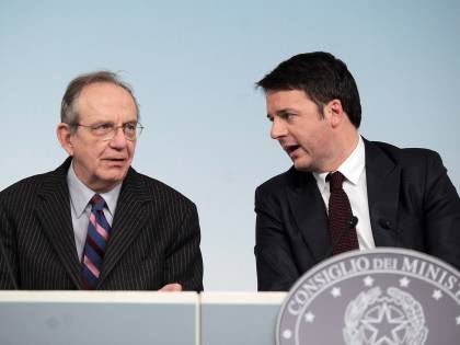 Il "ricatto" di Renzi nel Def: "Il pil sale solo se vince il Sì"