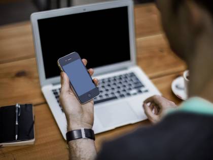 Basta alle mail fuori orario di lavoro: in Francia scatta il "diritto di disconnessione"