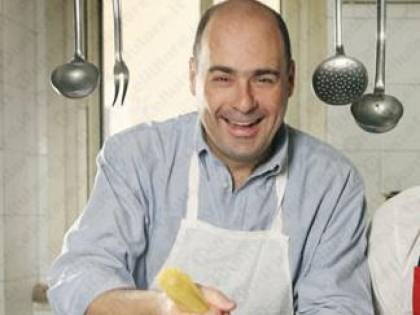 Aglio nella amatriciana? "Mai". Zingaretti ironizza su Twitter sulla gaffe di chef Cracco