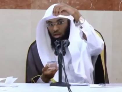 Il teologo dell'islam: "Il Sole ruota intorno alla Terra"