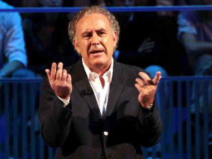 Michele Santoro beato fra le donne, ma alla fine vince la noia