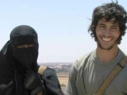 Così l'Isis "seduce" le giovani occidentali