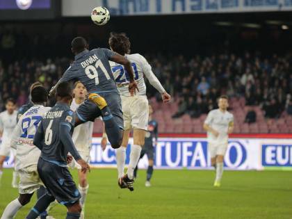 Napoli, pari con proteste. Fiorentina, pari con paura